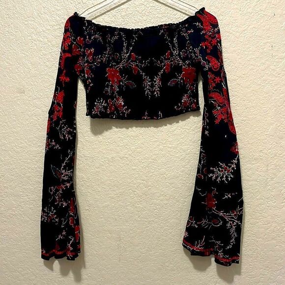 Anthrpologie Raga Midnight‎ Blossom Smocked Bell Sleeve Embroidered Crop Top XS - Picture 2 of 8